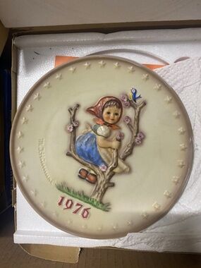 6 Hummel 5th annual collecting plates